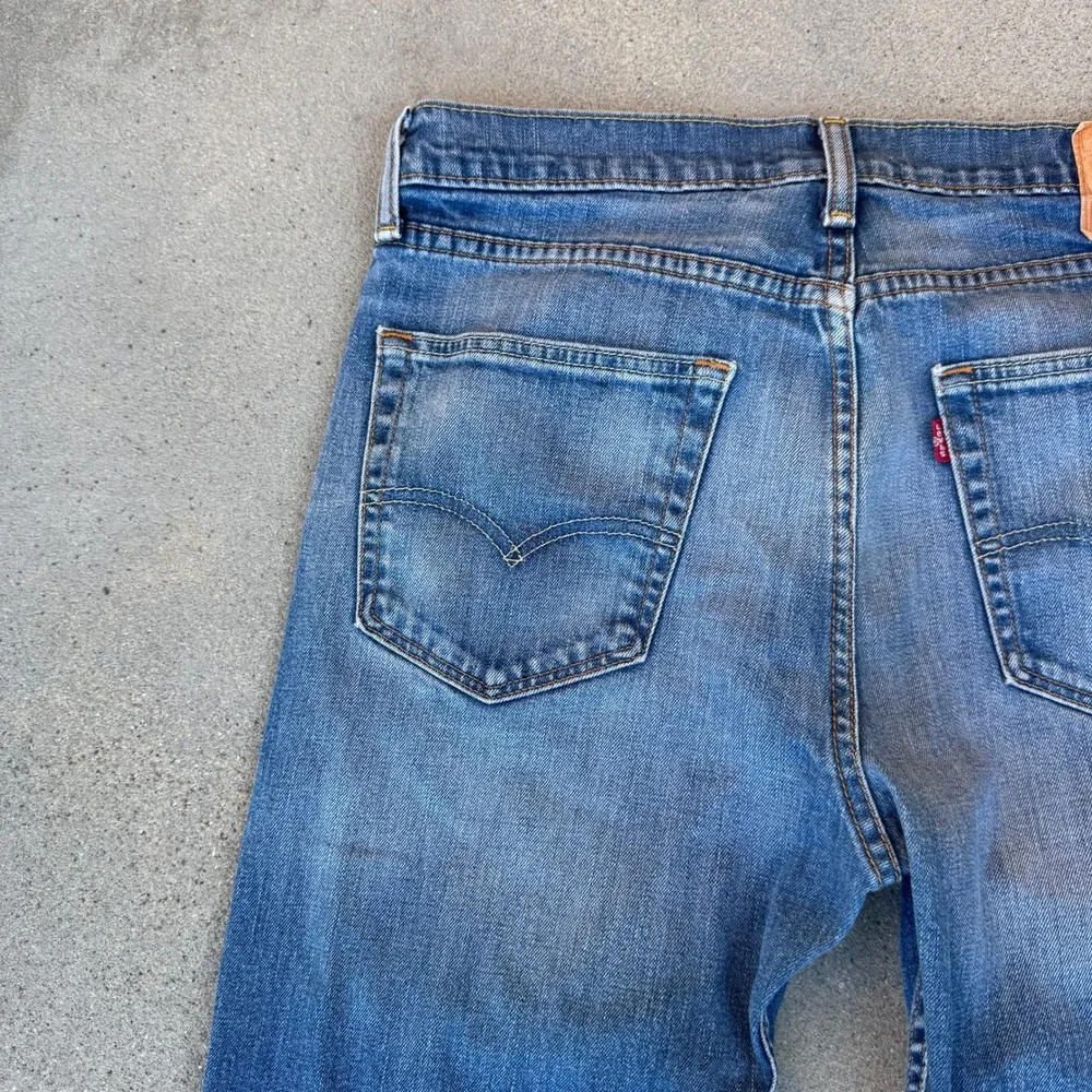 Levi's 522 Slim Taper Jeans Men 33x30 Blue Medium Wash Distressed